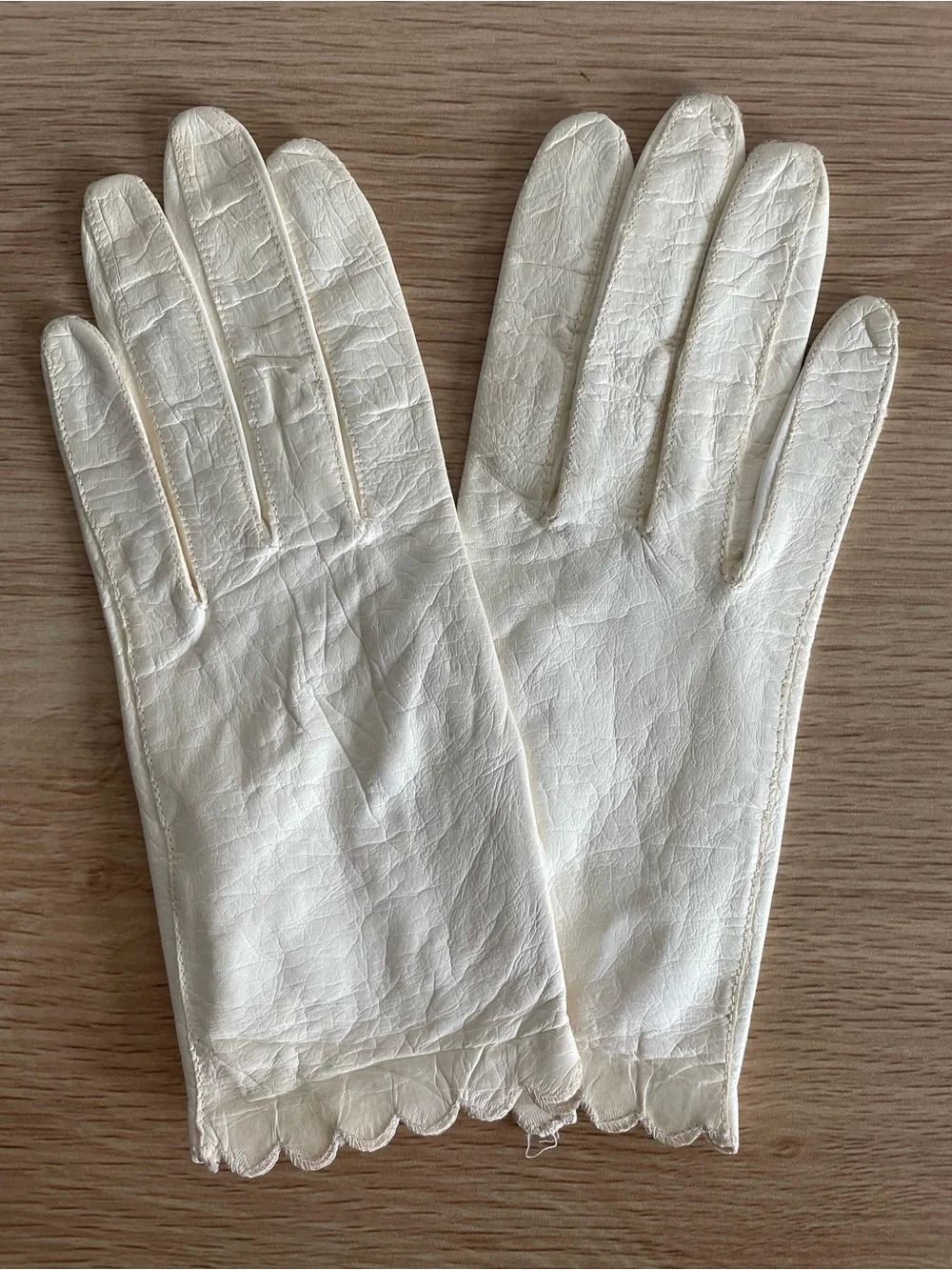 Vintage leather gloves silk lined 60s Sanger Harris cream bridal scalloped